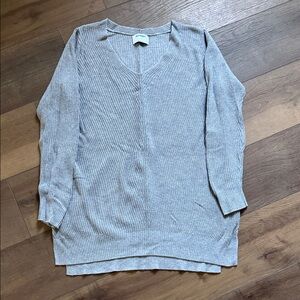 Old Navy Light Gray V-Neck Women's Sweater